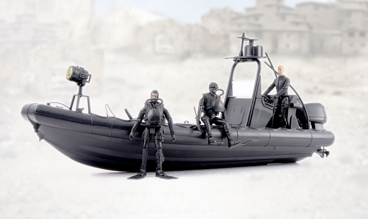 1:18 World Peacekeepers Power Team Elite U.S Navy Zodiac CZ7 SEAL Patrol Boat 