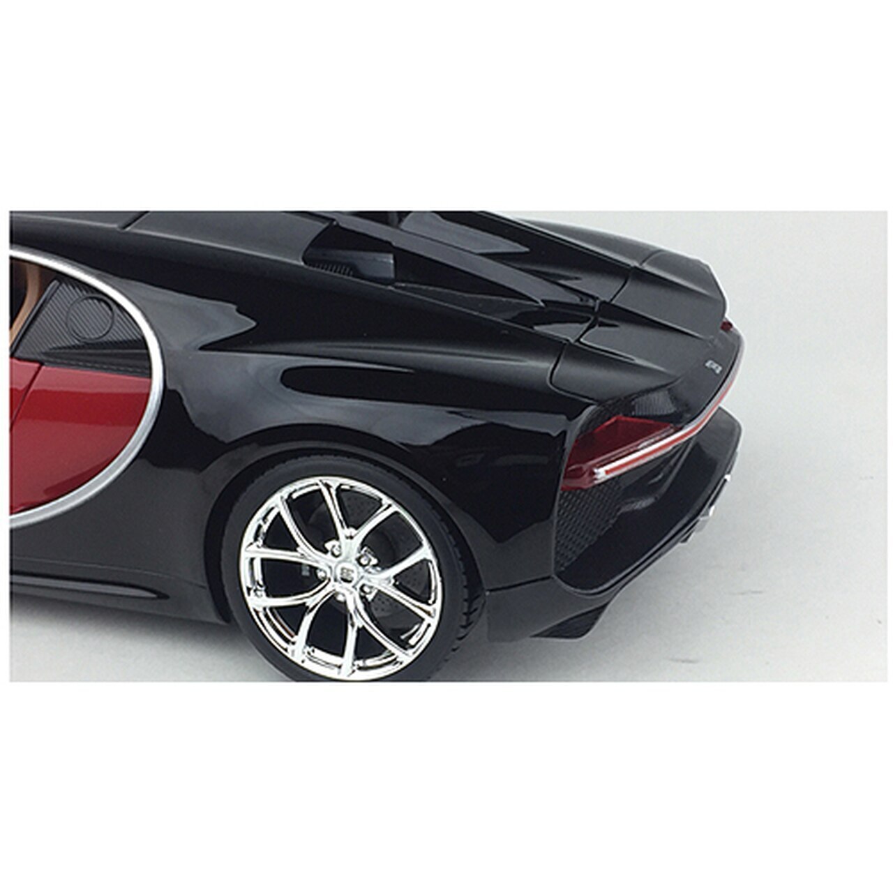 Bburago 1/18 - 11040R - Bugatti Chiron - 2016