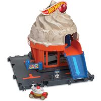 Hot Wheels City Downtown Ice Cream Swirl Playset HDR24