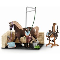 Schleich Horse Club Washing Area with Emily and Luna Toy Figure SC42438