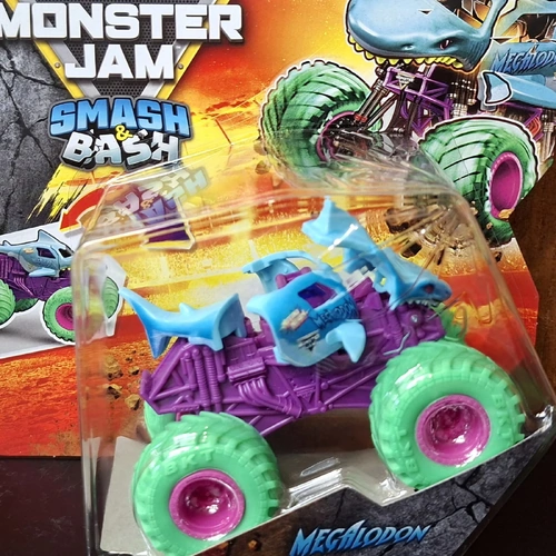 Monster Jam Smash & Bash Megalodon 1:64 Scale Diecast Truck SM6072396