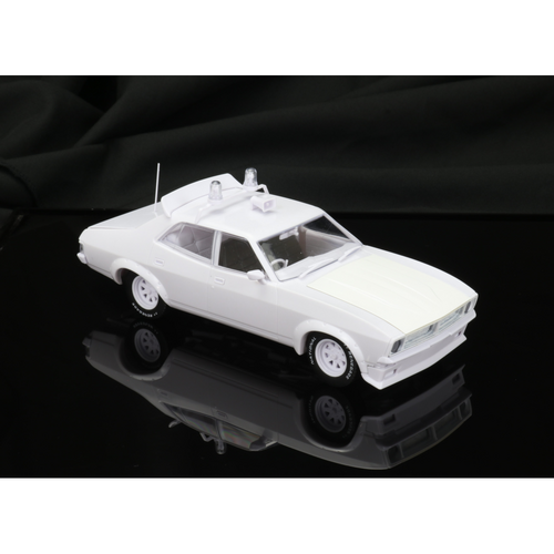 DDA Mad Max MFP XB Pursuit Ford Falcon 1:24 Scale Model Kit DDA913K