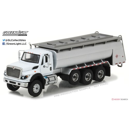 Greenlight Collectibles SD Trucks 1:64 scale Series 1 [Model: Silver Tanker] 45010